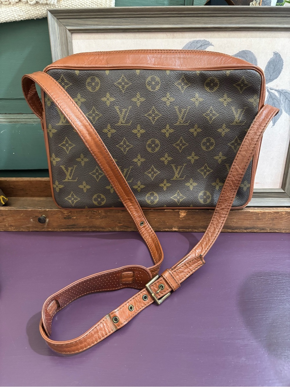 Louis Vuitton vintage Sac Bandouliere crossbody with classic monogram canvas.